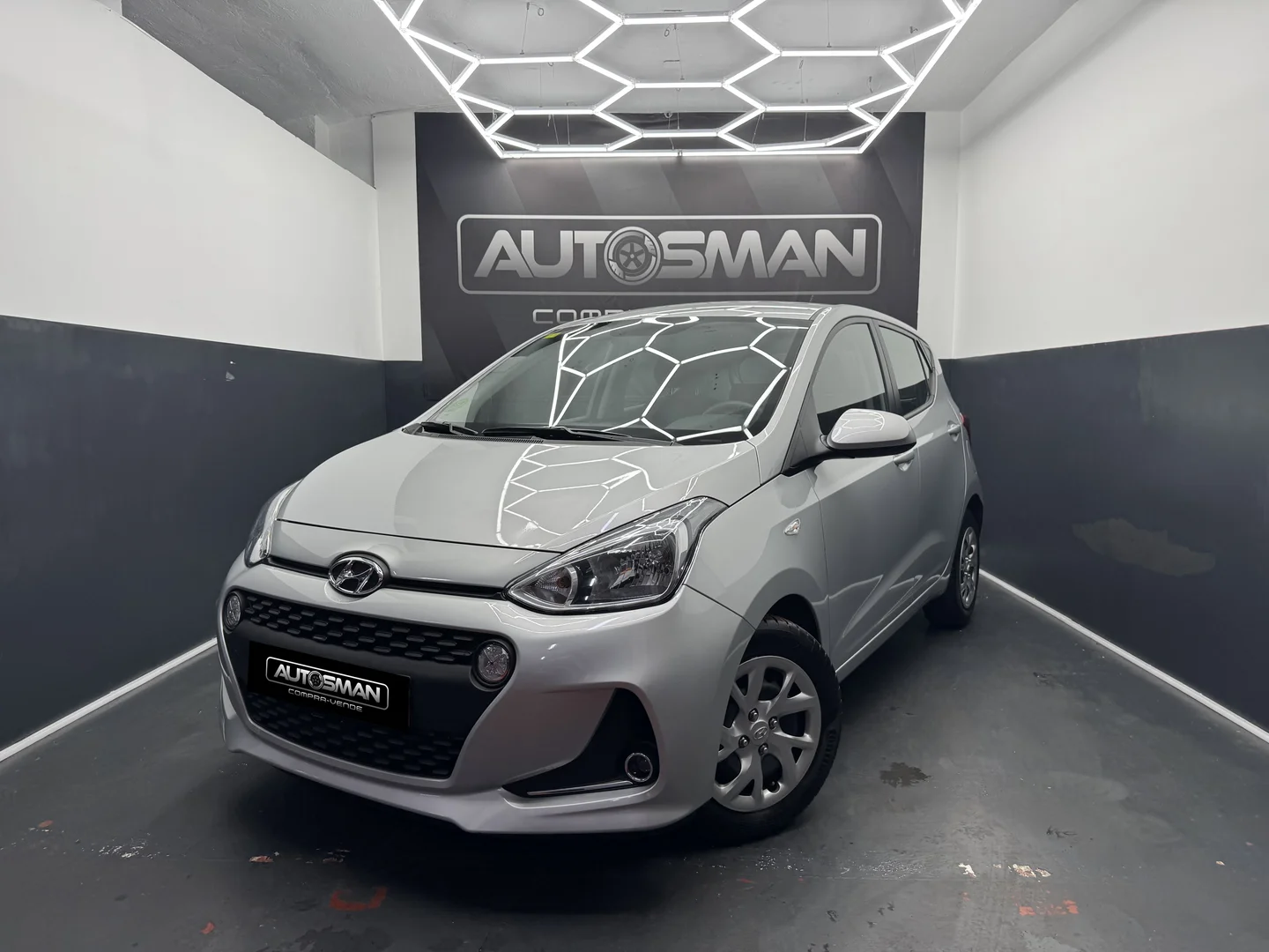 HYUNDAI I10 i10 1.0 Go 2018 Gasolina Gris - Vista principal